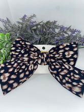 Load image into Gallery viewer, Leopard Hair bows
